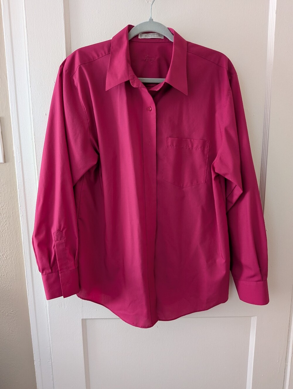 Fuschia Blouse Like New. Wrinkle Free. Sz 16.